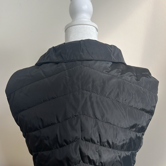 Women’s White House Black Market black puffer vest size XXS - Picture 6 of 9